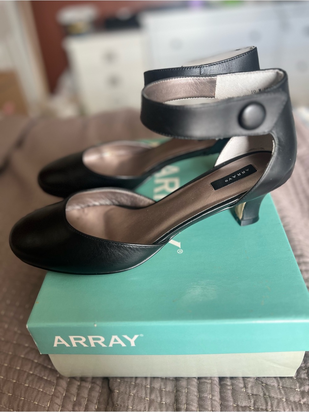 Array Charlie Leather Ankle Strap Round Toe Black Pump Kitten Heel Size 10W - Picture 4 of 9